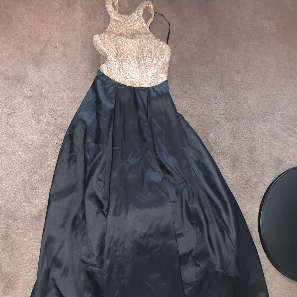 selling a dress from dillards, it’s very good quality.